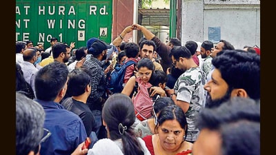 Parents at the gates of DPS, Mathura Road after the school shared news of the email. (Sanjeev Verma/HT Photo)