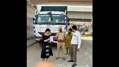 RTA secretary Poonampreet Kaur during a surprise check at Ludhiana-Ferozepur Road. (HT Photo)