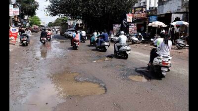 Taking serious note of the substandard restoration work which led to pothole-ridden roads, PMC has asked all departments to carry out the reinstatement of roads properly as per the guidelines issued. (Rahul Raut/HT Photo) Taking serious note of the substandard restoration work which led to pothole-ridden roads, PMC has asked all departments to carry out the reinstatement of roads properly as per the guidelines issued. (Rahul Raut/HT Photo)