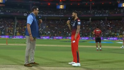 Virat Kohli talks to Ravi Shastri at the toss of RCB vs KKR IPL 2023 match Virat Kohli talks to Ravi Shastri at the toss of RCB vs KKR IPL 2023 match