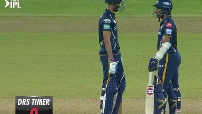Wriddhiman Saha (R) and Shubman Gill discuss. (Screengrab) Wriddhiman Saha (R) and Shubman Gill discuss. (Screengrab)