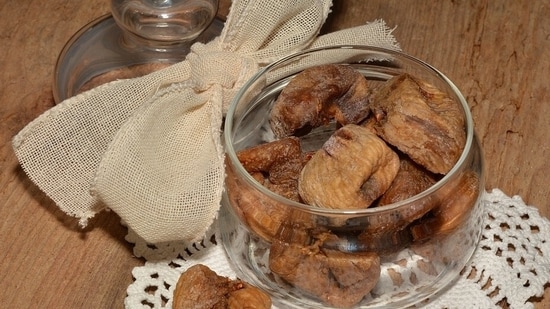 Figs help in lowering the oxidative stress, blood sugar level of the body. Abscisic acid, malic acid, and chlorogenic acids are the main compounds present in the fig which helps in controlling the blood sugar level.(Pixabay)