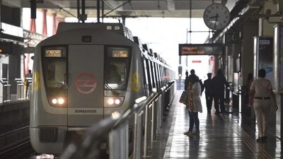 The Delhi metro yellow line services are facing disruption today.