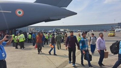 Sudan crisis: Second batch of 246 Indian nationals arrives in Mumbai. (HT_PHOTO) Sudan crisis: Second batch of 246 Indian nationals arrives in Mumbai. (HT_PHOTO)