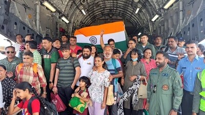 Sudan crisis: Another Operation Kaveri flight with 246 Indians on board evacuated from conflict-ridden Sudan landed, in Mumbai on Thursday. (Twitter/ S Jaishankar) Sudan crisis: Another Operation Kaveri flight with 246 Indians on board evacuated from conflict-ridden Sudan landed, in Mumbai on Thursday. (Twitter/ S Jaishankar)