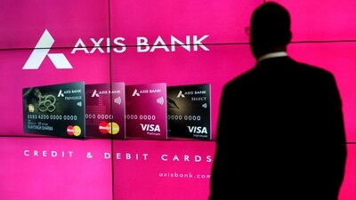 A visitor watches an Axis Bank's advertisement at its corporate headquarters in Mumbai, India July 25, 2017. REUTERS/Danish Siddiqui/File Photo (REUTERS)