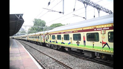 Bharat Gaurav Tourism train at Shivajinagar railway station on Thursday. (Kalpesh Nukte/HT PHOTO) Bharat Gaurav Tourism train at Shivajinagar railway station on Thursday. (Kalpesh Nukte/HT PHOTO)
