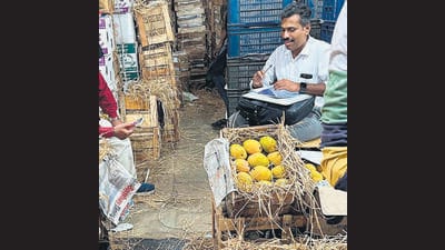 Following the raid, the Front of United Fruits Association (FUFA), APMC, on April 25, issued an advisory asking the 600-odd traders to follow the regulations and those failing to do so were informed to not expect any form of assistance from the association in event of action from the authorities concerned. (HT PHOTO) Following the raid, the Front of United Fruits Association (FUFA), APMC, on April 25, issued an advisory asking the 600-odd traders to follow the regulations and those failing to do so were informed to not expect any form of assistance from the association in event of action from the authorities concerned. (HT PHOTO)