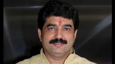Former mayor and senior Bharatiya Janata Party (BJP) leader Murlidhar Mohol (in pic) and former deputy mayor Siddharth Dhende have appealed to the municipal commissioner to resume health schemes (HT FILE PHOTO) Former mayor and senior Bharatiya Janata Party (BJP) leader Murlidhar Mohol (in pic) and former deputy mayor Siddharth Dhende have appealed to the municipal commissioner to resume health schemes (HT FILE PHOTO)