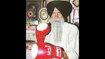 Legendary boxer Kaur Singh passed away at a private hospital in Kurukshetra on Thursday. He was suffering from multiple health problems. (HT file photo) Legendary boxer Kaur Singh passed away at a private hospital in Kurukshetra on Thursday. He was suffering from multiple health problems. (HT file photo)