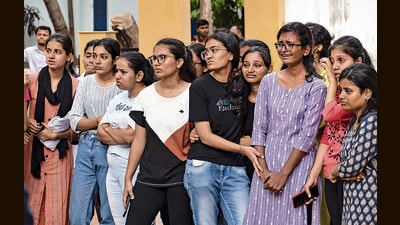 Mumbai, India - April 27, 2023: Angry medical students stage a protest as their 22-year-old colleague Dayanand Kale died after falling from a tree inside Podar Ayurved Medical College on Wednesday night. Though he was rushed immediately to the hospital, students allege negligence of the hospital administration and not getting timely treatment, at Worli, in Mumbai, India, on Thursday, April 27, 2023. (Photo by Satish Bate/ Hindustan Times) (Satish Bate/HT PHOTO)