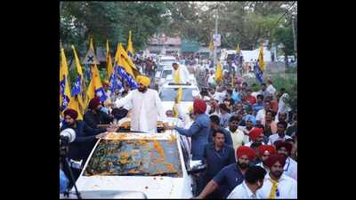 Punjab chief minister Bhagwant Mann taking out a rally in support of his party’s candidate, Sushil Kumar Rinku. (HT Photo) Punjab chief minister Bhagwant Mann taking out a rally in support of his party’s candidate, Sushil Kumar Rinku. (HT Photo)