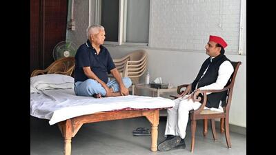 SP chief Akhilesh Yadav meets RJD supremo Lalu Prasad in New Delhi on Thursday. (ANI) SP chief Akhilesh Yadav meets RJD supremo Lalu Prasad in New Delhi on Thursday. (ANI)