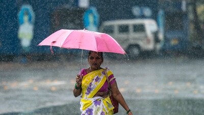 Bengaluru may see a generally cloudy sky with possibility of light to moderate rain in the evenings or nights. (Satish Bate/HT Photo) Bengaluru may see a generally cloudy sky with possibility of light to moderate rain in the evenings or nights. (Satish Bate/HT Photo)