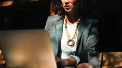 Woman gives a brutally honest answer to startup CEO. (Photo by rawpixel on Unsplash) Woman gives a brutally honest answer to startup CEO. (Photo by rawpixel on Unsplash)