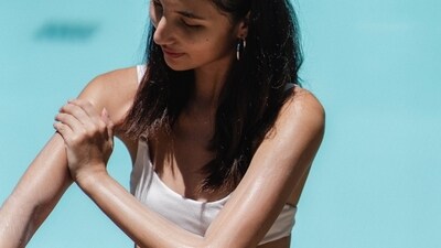 Incorporating Aloe Vera into your summer skincare routine is a great way to keep your skin hydrated, protected, and looking its best. Whether you choose to use it as a moisturiser, toner, face mask, or eye cream, Aloe Vera's natural properties can help soothe and nourish your skin during the hot and often harsh summer months. So, don't hesitate to try these seven simple and effective Aloe Vera skincare tips. (Pexels) Incorporating Aloe Vera into your summer skincare routine is a great way to keep your skin hydrated, protected, and looking its best. Whether you choose to use it as a moisturiser, toner, face mask, or eye cream, Aloe Vera's natural properties can help soothe and nourish your skin during the hot and often harsh summer months. So, don't hesitate to try these seven simple and effective Aloe Vera skincare tips. (Pexels)
