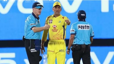 MS Dhoni argues with the umpires in CSK vs RR IPL 2019 match (IPL) MS Dhoni argues with the umpires in CSK vs RR IPL 2019 match (IPL)