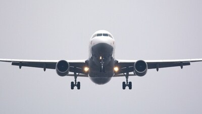 In 2019, the global aviation sector was responsible for almost 6% of greenhouse gas emissions. (Michael Probst/AP Photo/picture alliance) In 2019, the global aviation sector was responsible for almost 6% of greenhouse gas emissions. (Michael Probst/AP Photo/picture alliance)