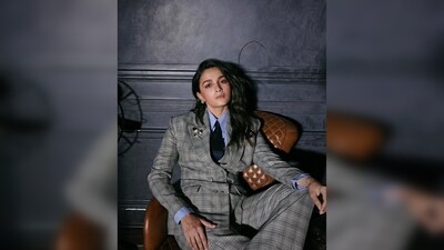 Alia Bhatt's stylists added soft waves to her hair and her look was completed with subtle makeup. (Instagram/@aliaabhatt) Alia Bhatt's stylists added soft waves to her hair and her look was completed with subtle makeup. (Instagram/@aliaabhatt)