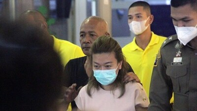 Royal Thai Police police officers escort a suspect Sararat Rangsiwuthaporn accused of killing at least twelve victims with cyanide. (ROYAL THAI POLICE) Royal Thai Police police officers escort a suspect Sararat Rangsiwuthaporn accused of killing at least twelve victims with cyanide. (ROYAL THAI POLICE)