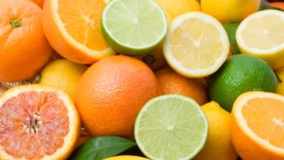 Citrus fruits: The scent of citrus fruits like lemon, lime, and orange can also deter bugs. Squeeze the juice of these fruits and mix with water to create a natural bug spray.&nbsp; (Unsplash)