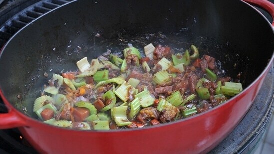 Use a cast iron pan to cook food.(Pixabay)
