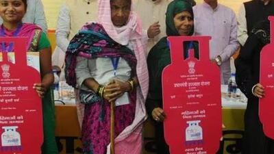 CM Ashok Gehlot said Rajasthan government will provide 12 LPG cylinders to those enrolled under the Ujjwala scheme at a subsidised rate of ₹500 each (File Photo) CM Ashok Gehlot said Rajasthan government will provide 12 LPG cylinders to those enrolled under the Ujjwala scheme at a subsidised rate of ₹500 each (File Photo)