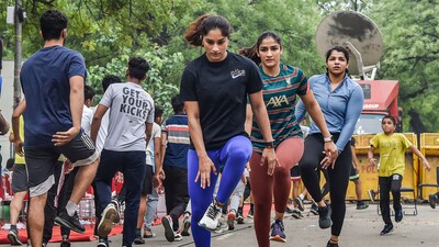 New Delhi: Wrestlers Vinesh Phogat, Sangita Phogat and Sakshi Malik exercise at Jantar Mantar during their protest, in New Delhi, early Friday, April 28, 2023. (PTI Photo)(PTI04_28_2023_000053B) (PTI) New Delhi: Wrestlers Vinesh Phogat, Sangita Phogat and Sakshi Malik exercise at Jantar Mantar during their protest, in New Delhi, early Friday, April 28, 2023. (PTI Photo)(PTI04_28_2023_000053B) (PTI)