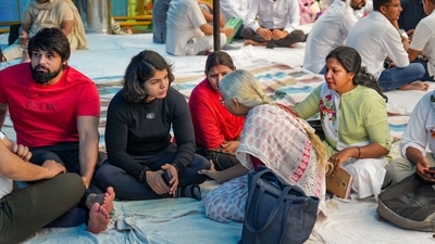 The protest of the top wrestlers of the country against the wrestling body chief, a BJP MP, twice in the last four months has now drawn the attention of the political parties. (PTI) The protest of the top wrestlers of the country against the wrestling body chief, a BJP MP, twice in the last four months has now drawn the attention of the political parties. (PTI)