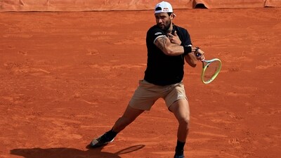Italy's Matteo Berrettini plays a forehand return to US' Maxime Cressy during their Monte-Carlo ATP Masters Series tournament round of 64 tennis match in Monaco on April 10, 2023. (Photo by Valery HACHE / AFP) (AFP) Italy's Matteo Berrettini plays a forehand return to US' Maxime Cressy during their Monte-Carlo ATP Masters Series tournament round of 64 tennis match in Monaco on April 10, 2023. (Photo by Valery HACHE / AFP) (AFP)