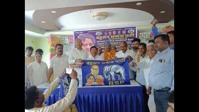 The BSP holding a meeting in Ayodhya under party state unit president Vishwanath Pal for the local bodies’ polls. (HT PHOTO) The BSP holding a meeting in Ayodhya under party state unit president Vishwanath Pal for the local bodies’ polls. (HT PHOTO)