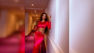 Esha Gupta amped up her look with square-toe stilettoes from the luxury line of Jimmy Choo.&nbsp; (Instagram/@egupta)