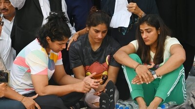Wresters including Sakshi Malik and Vinesh Phogat seen at the protest site. (Vipin Kumar/ Hindustan Times) Wresters including Sakshi Malik and Vinesh Phogat seen at the protest site. (Vipin Kumar/ Hindustan Times)