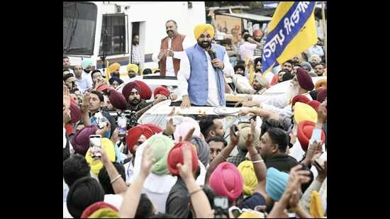 Mann on Friday held a road show in Shahkot and Adampur assembly segments in favour of Aam Aadmi Party candidate Sushil Kumar Rinku in the Jalandhar Lok Sabha byelection. (HT Photo)