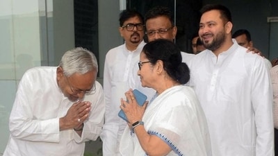 Bihar chief minister Nitish Kumar with West Bengal counterpart Mamata Banerjee in Howrah on April 24. (ANI) Bihar chief minister Nitish Kumar with West Bengal counterpart Mamata Banerjee in Howrah on April 24. (ANI)