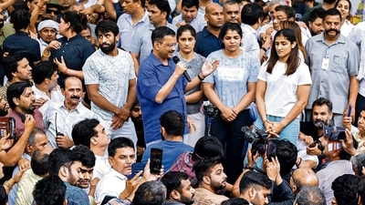Delhi chief minister Arvind Kejriwal with wrestlers Bajrang Punia, Vinesh Phogat, Sakshi Malik and Sangita Phogat at Jantar Mantar on Saturday. (Raj K Raj/HT Photo) Delhi chief minister Arvind Kejriwal with wrestlers Bajrang Punia, Vinesh Phogat, Sakshi Malik and Sangita Phogat at Jantar Mantar on Saturday. (Raj K Raj/HT Photo)