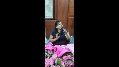 Padma Shri Malathi Krishnamurthy Holla speaking at the meeting in Lucknow on Saturday. (HT Photo) Padma Shri Malathi Krishnamurthy Holla speaking at the meeting in Lucknow on Saturday. (HT Photo)