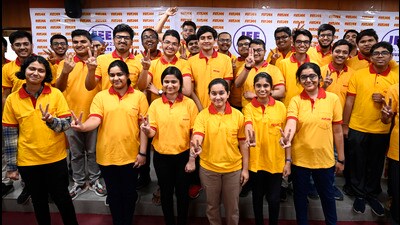 Students celebrating their success in JEE Main Result at FITJEE centre in Lucknow (Deepak Gupta) Students celebrating their success in JEE Main Result at FITJEE centre in Lucknow (Deepak Gupta)