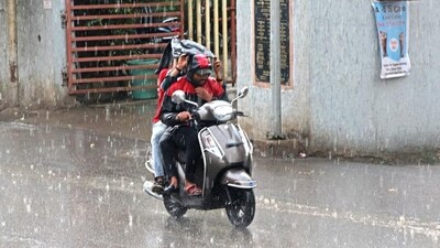 The department has predicted light to moderate rainfall in the state for Saturday and Sunday. (Ravindra Joshi/HT PHOTO)