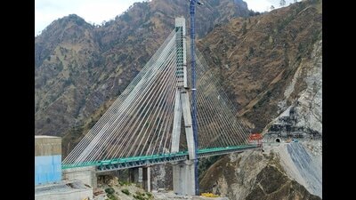 The total length of the cable strand used in the bridge is 653 km. (Twitter)