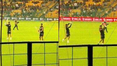 VIrat Kohli imitates Faf du Plessis. (Twitter) VIrat Kohli imitates Faf du Plessis. (Twitter)