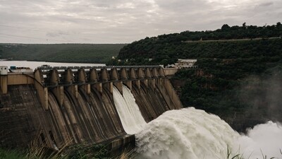 Srisailam Dam: The Srisailam Dam is one of the largest dams in India, located on the Krishna river. It is a perfect place for nature lovers and adventure enthusiasts. You can go for boating, trekking, and explore the nearby wildlife sanctuary. (Unsplash)