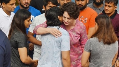 Congress leader Priyanka Gandhi Vadra interacts with women wrestlers at Delhi's Jantar Mantar. (photo by RajkRaj) Congress leader Priyanka Gandhi Vadra interacts with women wrestlers at Delhi's Jantar Mantar. (photo by RajkRaj)