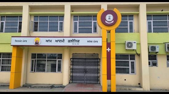 A mohalla clinic at Beant Nagar in Bathinda on Saturday. (HT Photo)