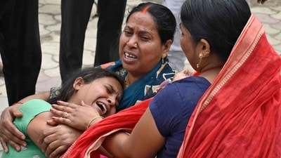 Aggrieved family members of the deceased of gas leak incident at Civil Hospital in Ludhiana on Sunday. (Gurpreet Singh/HT) Aggrieved family members of the deceased of gas leak incident at Civil Hospital in Ludhiana on Sunday. (Gurpreet Singh/HT)