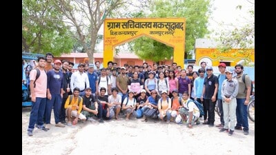 Students and volunteers from IIT-Kanpur and coordinating institutes at the health camp in Maksoodabad village. (HT) Students and volunteers from IIT-Kanpur and coordinating institutes at the health camp in Maksoodabad village. (HT)