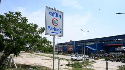The Noida Metro had deployed its staff to run parking facilities at Delta 1 and sector 137 Metro stations earlier in April. (Sunil Ghosh/HT Photo)