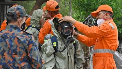 NDRF teams engage in rescue operations. The DC said the area has been evacuated and added that the cordon at the scene of the leak will be extended as the gas spreads.&nbsp; (HT Photo)