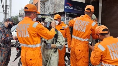 NDRF teams reached the spot near Giaspura after the gas leak incident in Ludhiana on Sunday. (Gurpreet Singh/HT) NDRF teams reached the spot near Giaspura after the gas leak incident in Ludhiana on Sunday. (Gurpreet Singh/HT)
