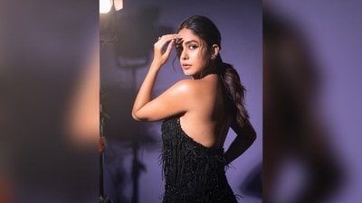 Assisted by hairstylist Radhika Patel, Mrunal styled her tresses into a loose low ponytail with a middle partition, leaving some flicks on the front for a more relaxed and effortless look. (Instagram/@mrunalthakur) Assisted by hairstylist Radhika Patel, Mrunal styled her tresses into a loose low ponytail with a middle partition, leaving some flicks on the front for a more relaxed and effortless look. (Instagram/@mrunalthakur)